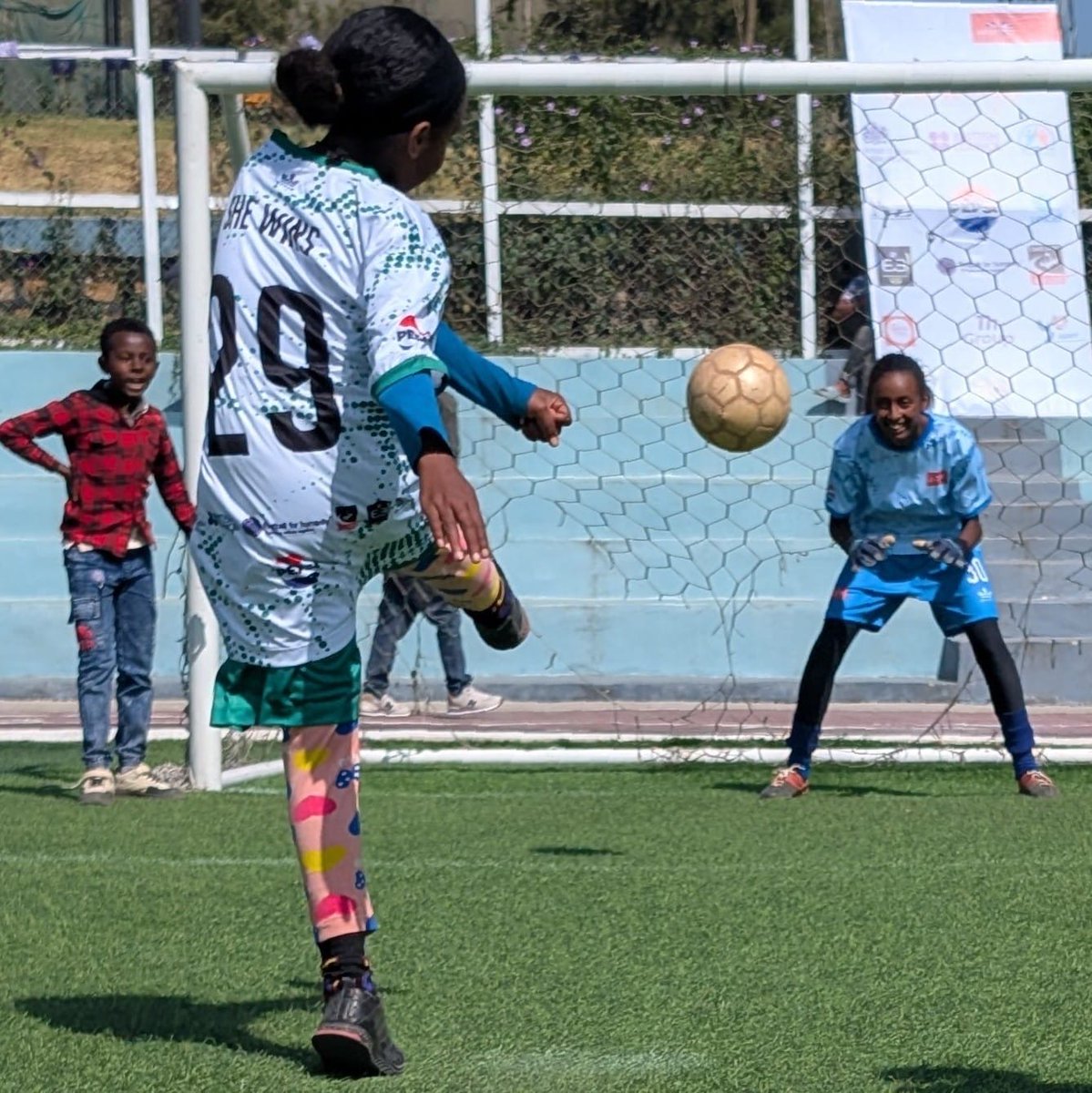 UKinEthiopia's tweet photo. π¬π§'s @AmandMcLoughlin opened the Under 17 Girls' Football Tournament yesterday, part of the #SheWins project - empowering women through sport.
Great to see so many talented footballers out on the pitch!
#16DaysOfActivism #EndGBV #SeeThingsDifferently
@greatcampaign https://t.co/I99vto3IAq