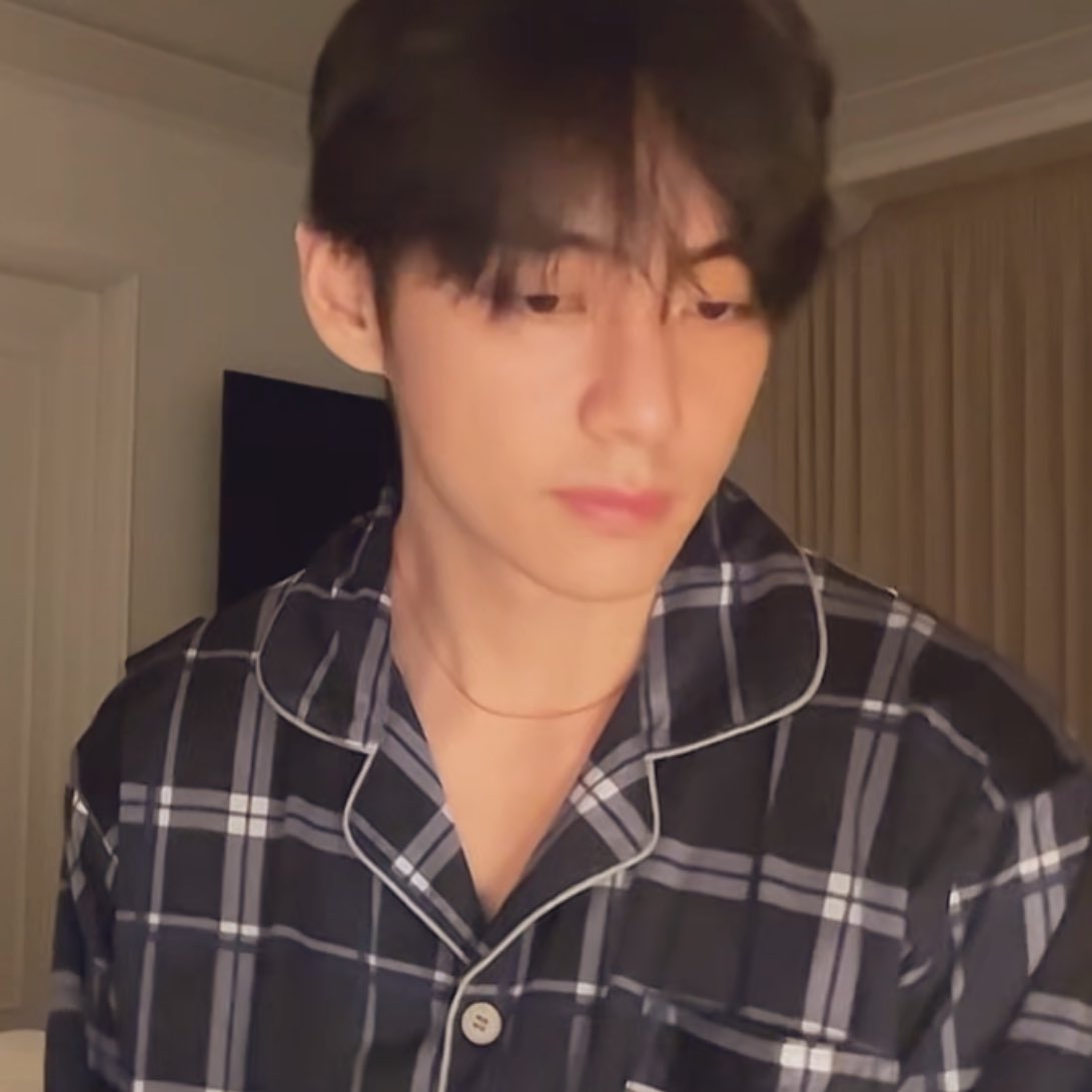 loopskthv's tweet image. welcome back 2019 taehyung