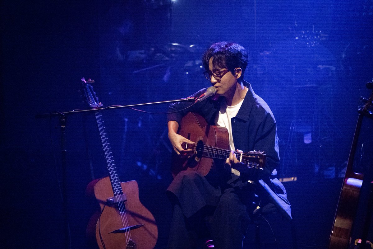 #루시드폴

2025 루시드폴 11집 발매 공연 <또 다른 곳>

마음속 깊이 남는 루시드폴의 노래처럼,
이번 공연도 여러분들의 마음속 큰 울림으로 남길 바랍니다💛

🎼SET LIST

01. 국경의 밤
02. 마음
03. 늙은 올리브나무의 노래
04. 오, 사랑
05. 봄눈
06. 바람, 어디에서 부는지 
07. Água
08.