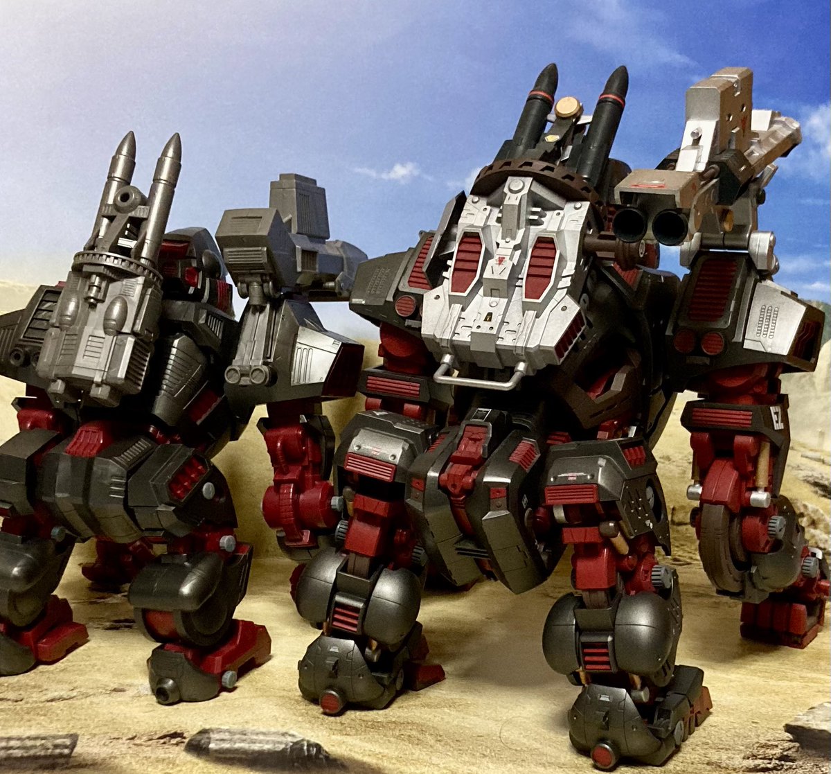 RMZアイアンコングをHMM版と比較。サイズはもちろんデザインも細かい部分がかなり違いますね。