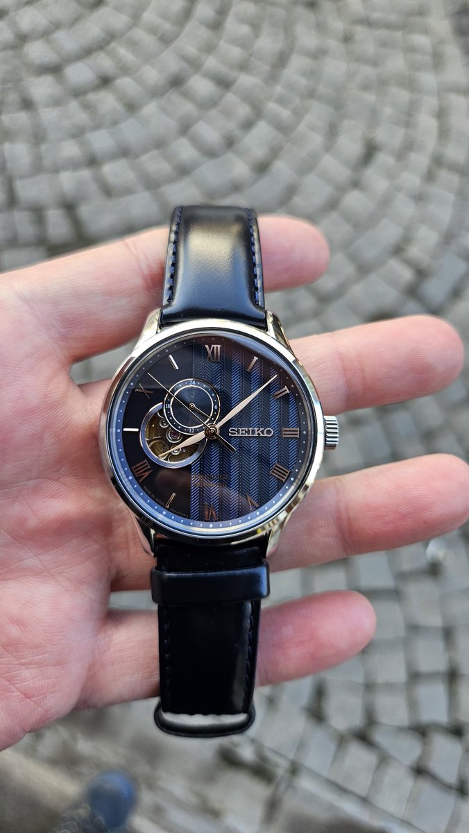 ridvan_simsek_'s tweet photo. -Yeni Seiko Presage Automatic
SSA421J
-2 Yıl Garantili
-40mm
-Çiziksiz Tertemiz
#seiko #seikopresage #seikoautomatic https://t.co/8a1McP3uz6