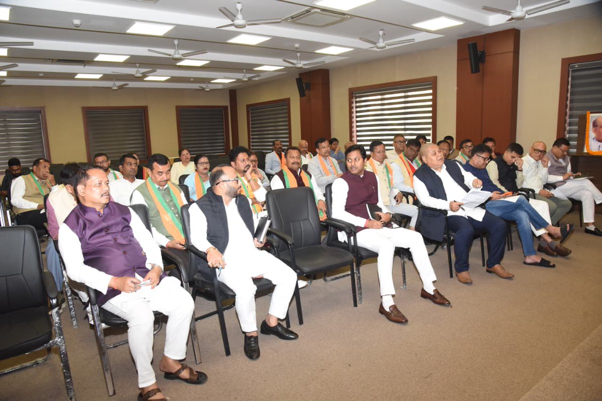 Honoured to attend the BJP Assam State Election Management Committee meeting for the upcoming Sonowal Kachari Autonomous Council election.

Key leaders including <a href="/BJP4Assam/">BJP Assam Pradesh</a> President Shri <a href="/DilipSaikia4Bjp/">Dilip Saikia 🇮🇳</a>, Ministers  <a href="/AjantaNeog/">Ajanta Neog</a> and <a href="/rupeshgowala/">Rupesh Gowala</a> and MP and Committee Convener