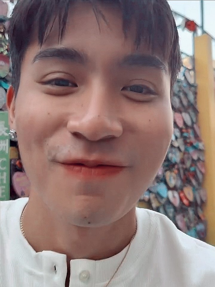 museumofloves's tweet image. i really love seeing this soft side of brent. heʼs someone whoʼs used to having to act strong as the eldest among four siblings and someone whoʼs used to living alone and being alone. heʼs introverted too. people who do not know him would say heʼs arrogant and snobbish. but now,…