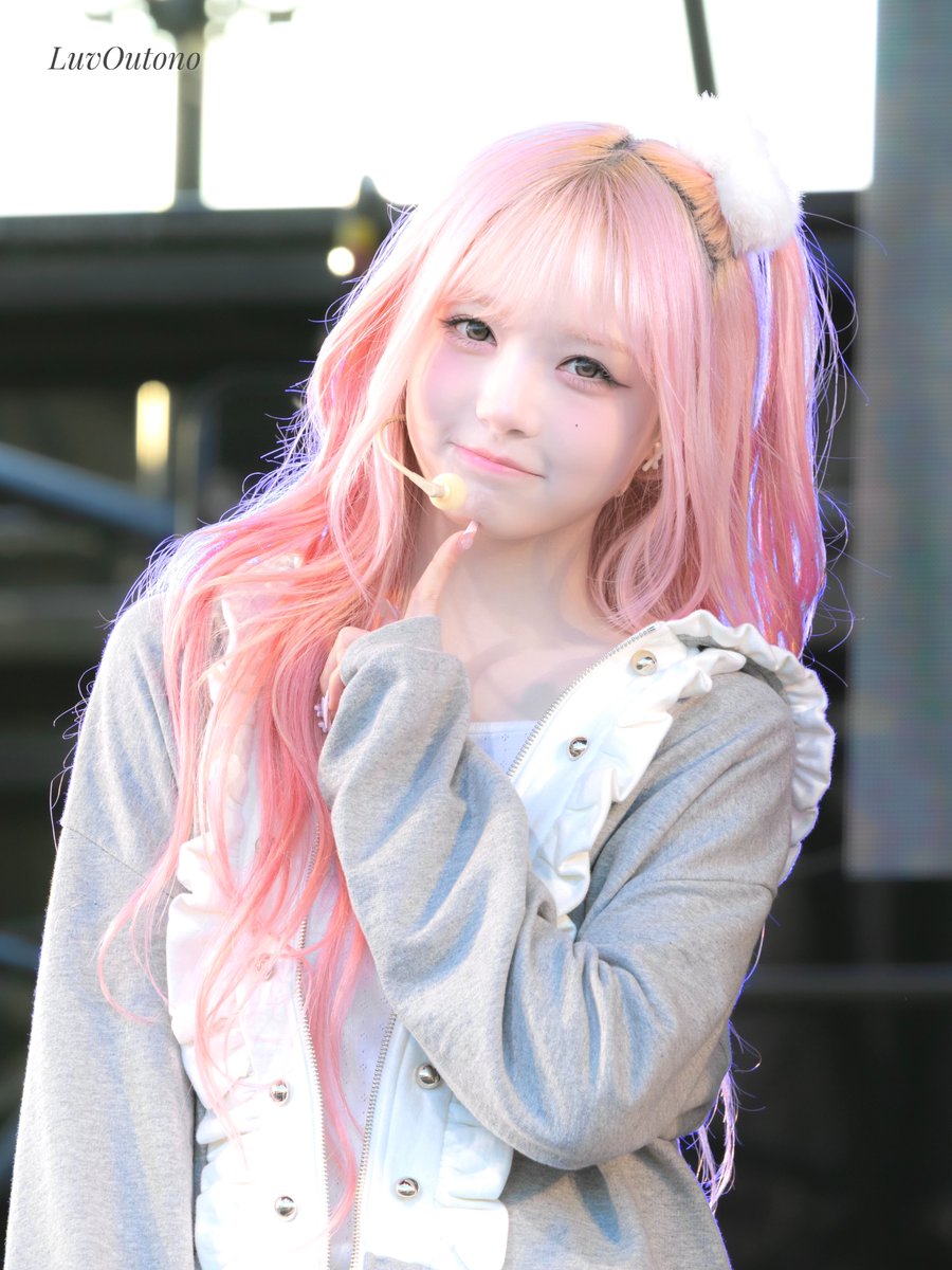 LuvOutono_7's tweet image. 251130 🍓

#트리플에스 #tripleS 
#김채원 #채원 #ChaeWon