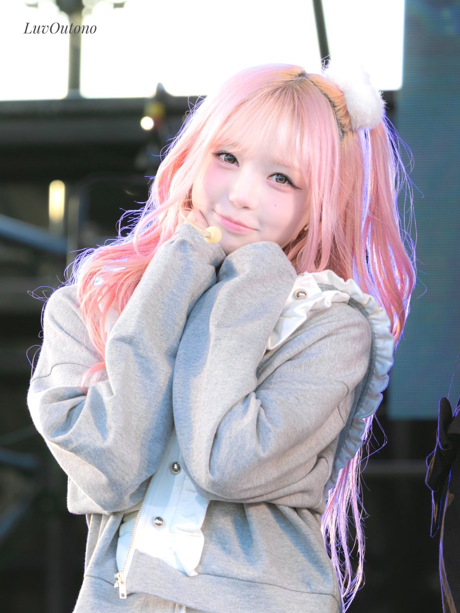 LuvOutono_7's tweet image. 251130 🍓

#트리플에스 #tripleS 
#김채원 #채원 #ChaeWon