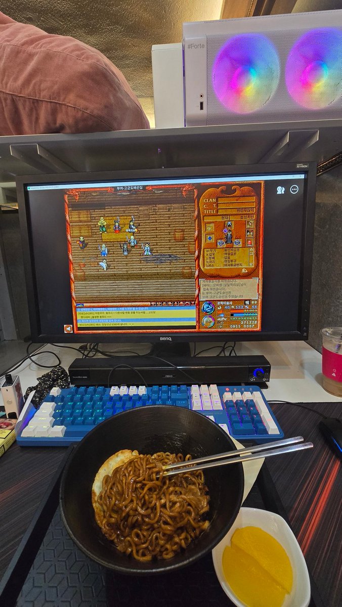 essssses's tweet image. 기차 기다리면서 트친과 바람의나라