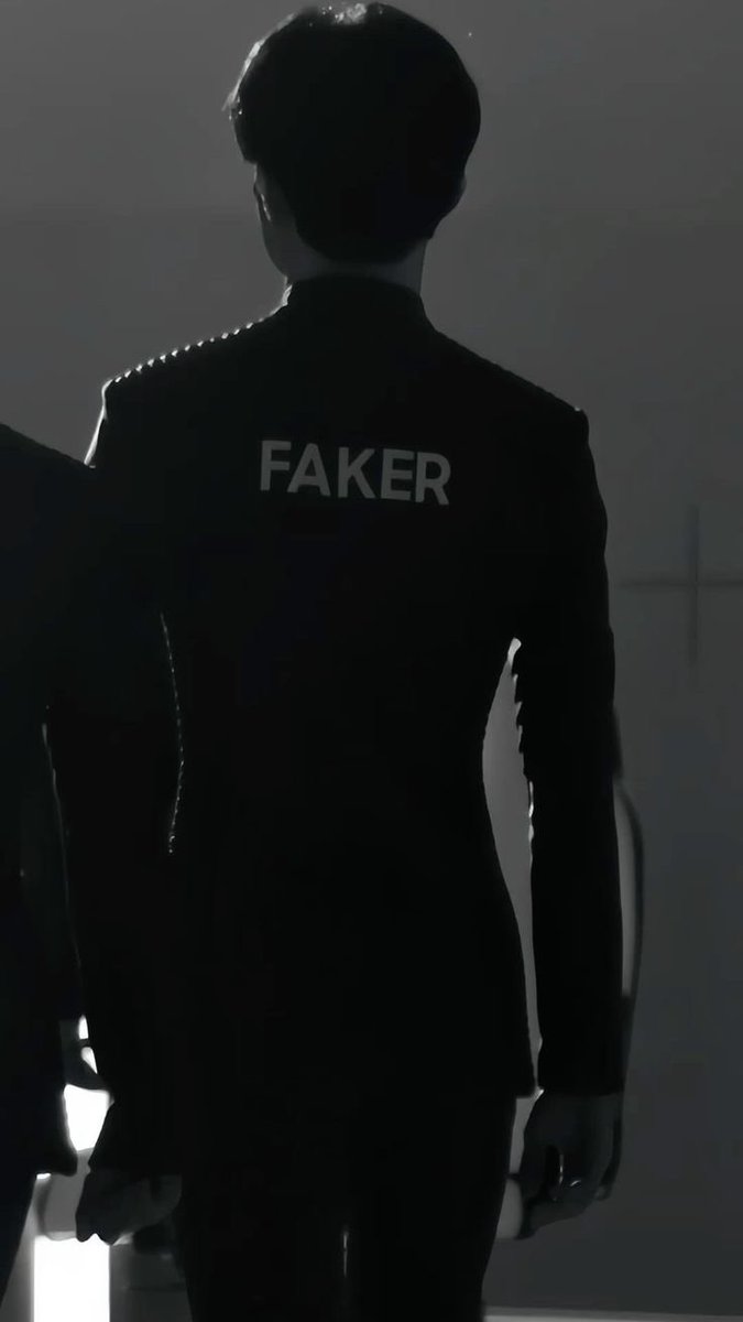 strawberrydoran's tweet image. lck is having a tiny waist off