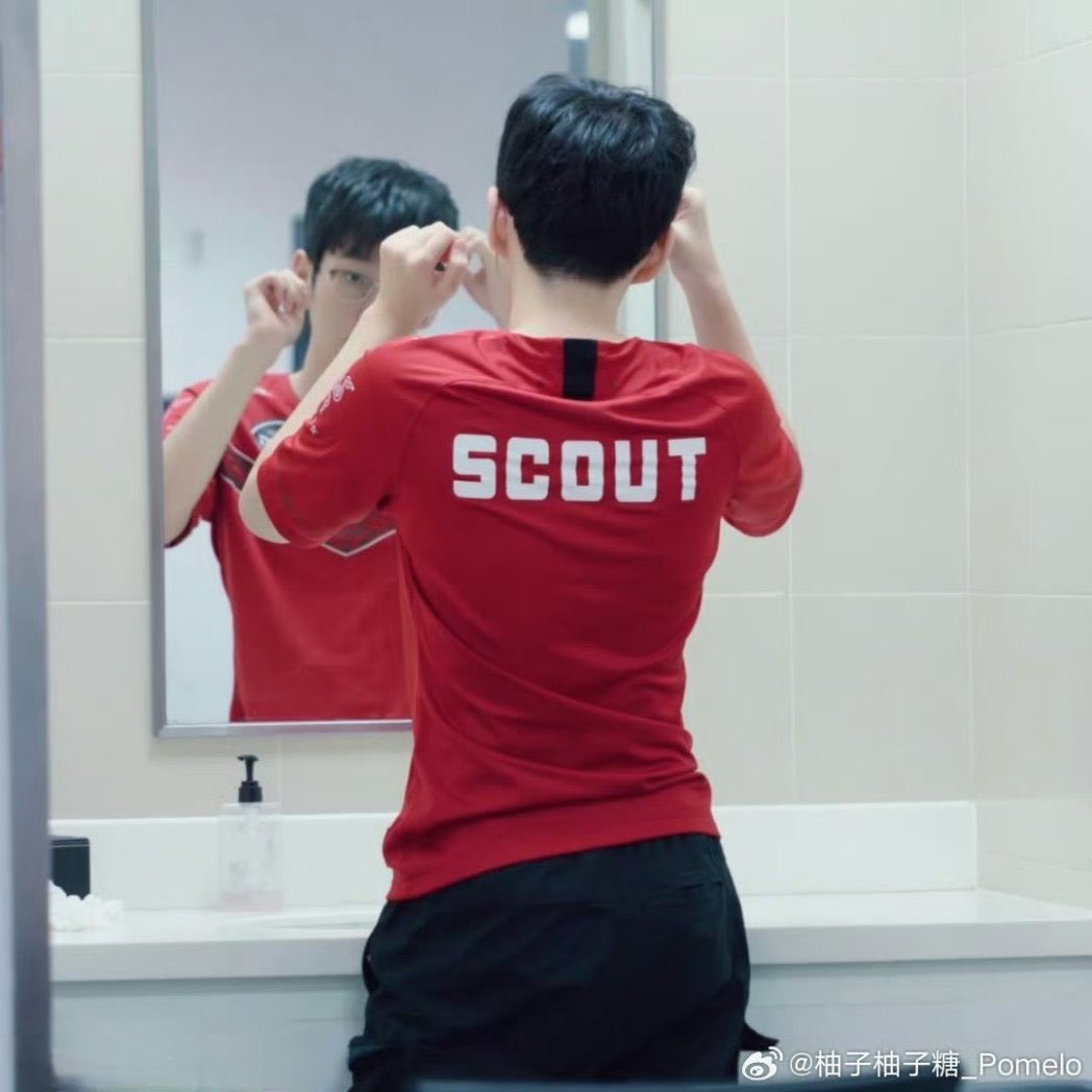 strawberrydoran's tweet image. lck is having a tiny waist off