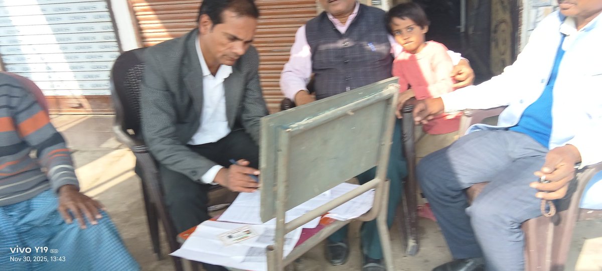 RamjanammO's tweet photo. बूथ हाइडिल कालोनी सिधारी विधानसभा सत्र आजमगढ़ में लोगों का SIR फार्म भरवाया गया, मेरे साथ @DeepakkumarAdv मंडल प्रभारी बसपा, संतोष प्रधान जिला संयोजक भाईचारा बसपा साथ रहे।

रामजन्म मौर्य एडवोकेट 
जिला संयोजक पिछड़ा भाईचारा (बसपा)
जनपद आजमगढ़ https://t.co/qGmz94AhvT