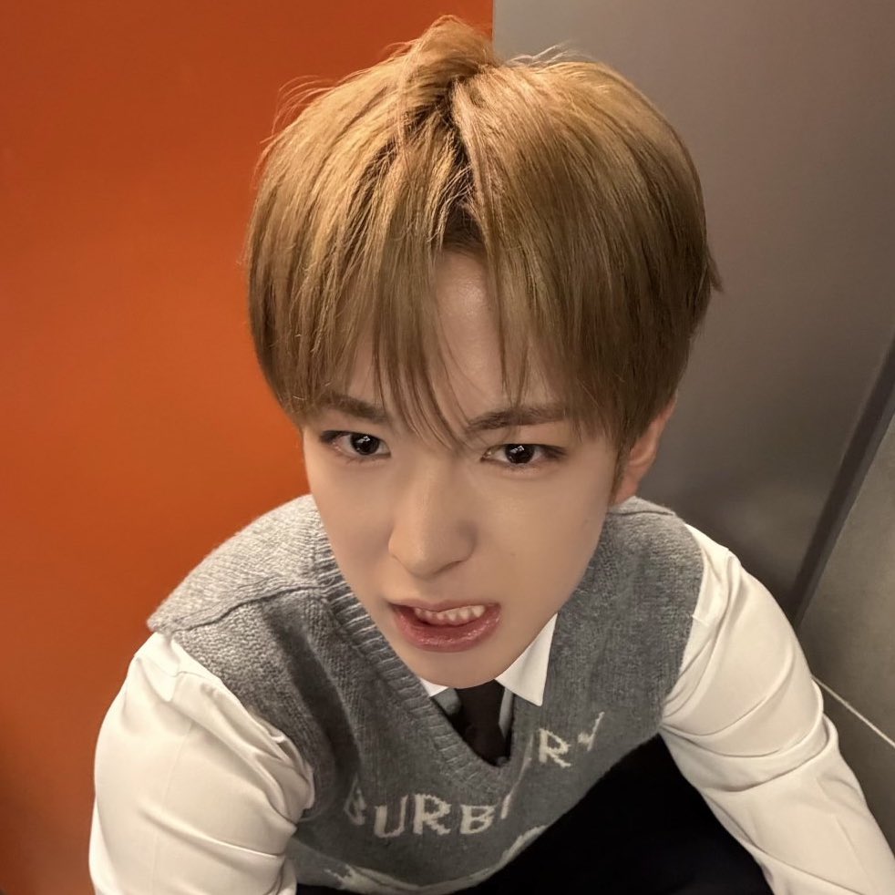 dyuuman's tweet image. 유우찌 코 찡긋