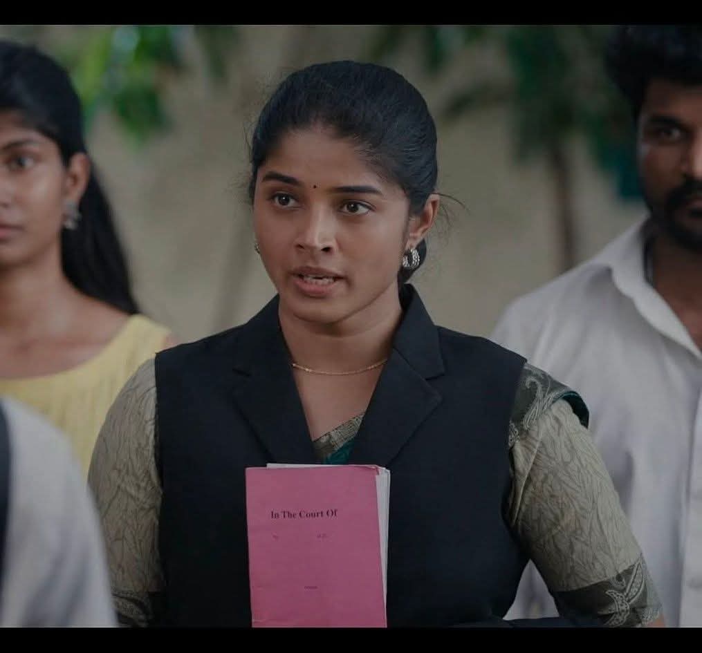 cinee_mazhaii_'s tweet image. அதெப்படி திமிங்கலம் தட்டு நிறைய சோறு வச்சுட்டு பக்கத்துல தொட்டுக்க ***ய வச்ச மாதிரி ஒரு கதாபாத்திரம் பார்த்தாலே மூஞ்ச உடைக்கிற உணர்வு 🚶😤

உங்களுக்கும் அப்படிதான !? 

#AanpaavamPolathathu