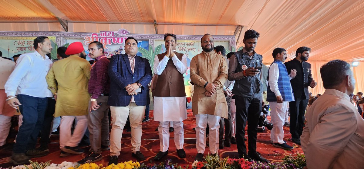 vaibhavpawarmp's tweet image. आज उज्जैन में आयोजित सामूहिक विवाह समारोह में सम्मिलित होकर माननीय मुख्यमंत्री डॉ. मोहन यादव जी एवं उनके समस्त परिवार को हार्दिक शुभकामनाएं प्रेषित कीं। 

यह अत्यंत प्रशंसनीय और प्रेरणादायक है कि मध्यप्रदेश के यशस्वी एवं जनसेवी मुख्यमंत्री डॉ. मोहन यादव जी ने अपने पुत्र डॉ.…