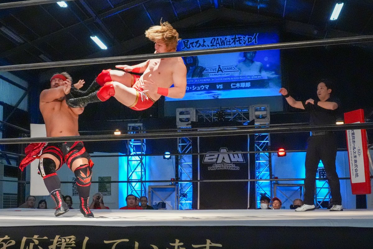 sasuraiphoto2's tweet photo. 2025.11.24. #2AW #2AT
#ナカ・シュウマ 選手
vs
#仁木琢郎 選手
短期決戦を狙う仁木選手 https://t.co/9FtSrdIzAE