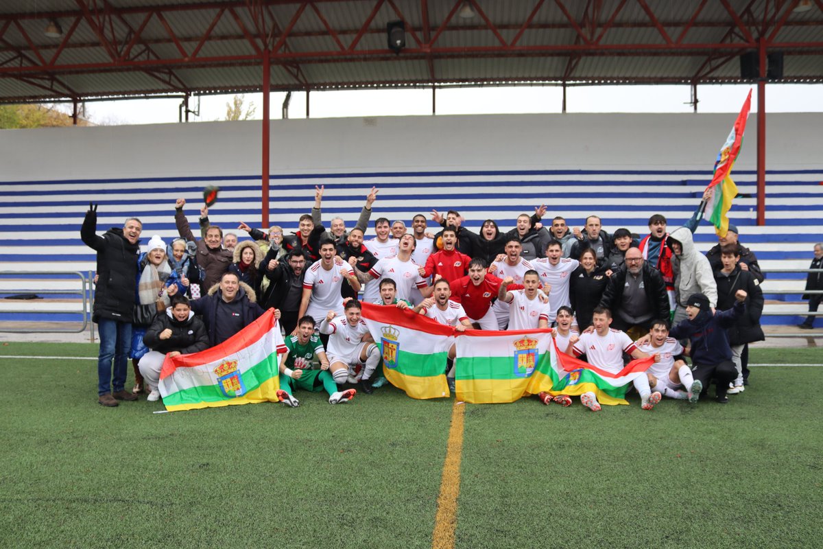 🖼️🌟⚽️ OTRA PÁGINA DE ORO PARA EL FÚTBOL RIOJANO Y PARA NUESTRO ÁLBUM.

🗓️ 30-NOVIEMBRE-2025. ALCÁZAR DE SAN JUAN.

📸 FOTO DE LA RIOJA. FOTO DE FAMILIA Y CON NUESTRA AFICIÓN. FOTO DE UNA DE LAS OCHO MEJORES SELECCIONES DE ESPAÑA 🇪🇸

#SomosLaRioja❤️🤍💚💛⚽️ #CopaRegionesUEFA