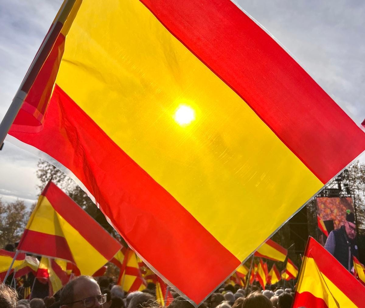Es el momento de alzar la voz frente a la corrupción y a quienes la sostienen.

🇪🇸Hoy la España decente y democrática sale a la calle.