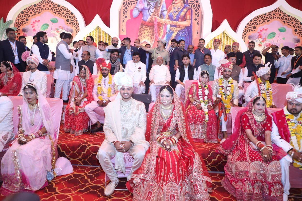 vaibhavpawarmp's tweet image. आज उज्जैन में आयोजित सामूहिक विवाह समारोह में सम्मिलित होकर माननीय मुख्यमंत्री डॉ. मोहन यादव जी एवं उनके समस्त परिवार को हार्दिक शुभकामनाएं प्रेषित कीं। 

यह अत्यंत प्रशंसनीय और प्रेरणादायक है कि मध्यप्रदेश के यशस्वी एवं जनसेवी मुख्यमंत्री डॉ. मोहन यादव जी ने अपने पुत्र डॉ.…