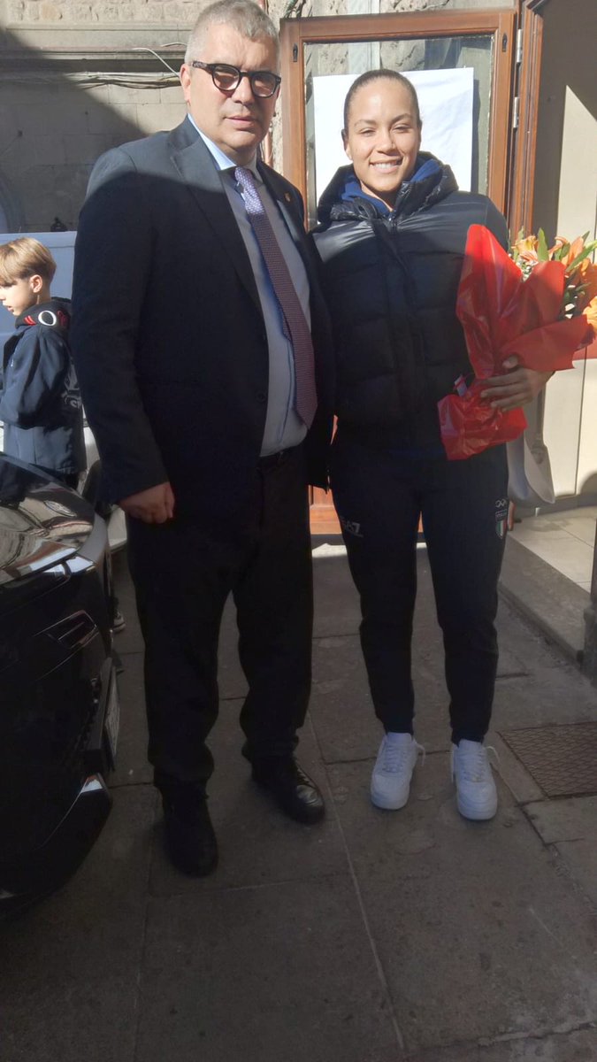 con Melissa #Gemini premiata a #Soriano del Cimino (#Viterbo) alle #benemerenze del #Coni per i suoi successi a livello internazionale nella nobile arte della #boxe. <a href="/Coninews/">CONI</a> <a href="/FPIBoxe/">FederPugilistica</a> #Italia #regioneLazio