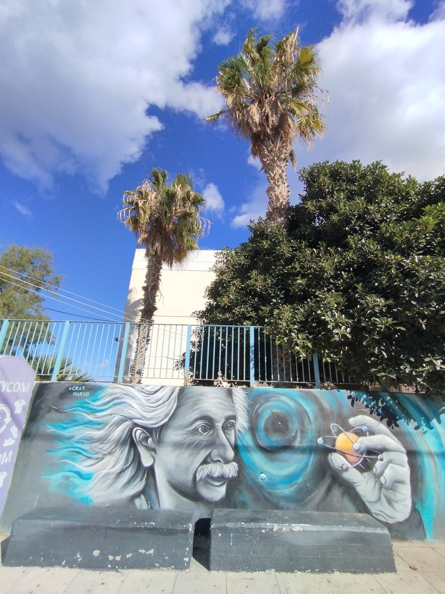 katerin87813001's tweet image. #AlphabetChallenge #WeekVForVowels