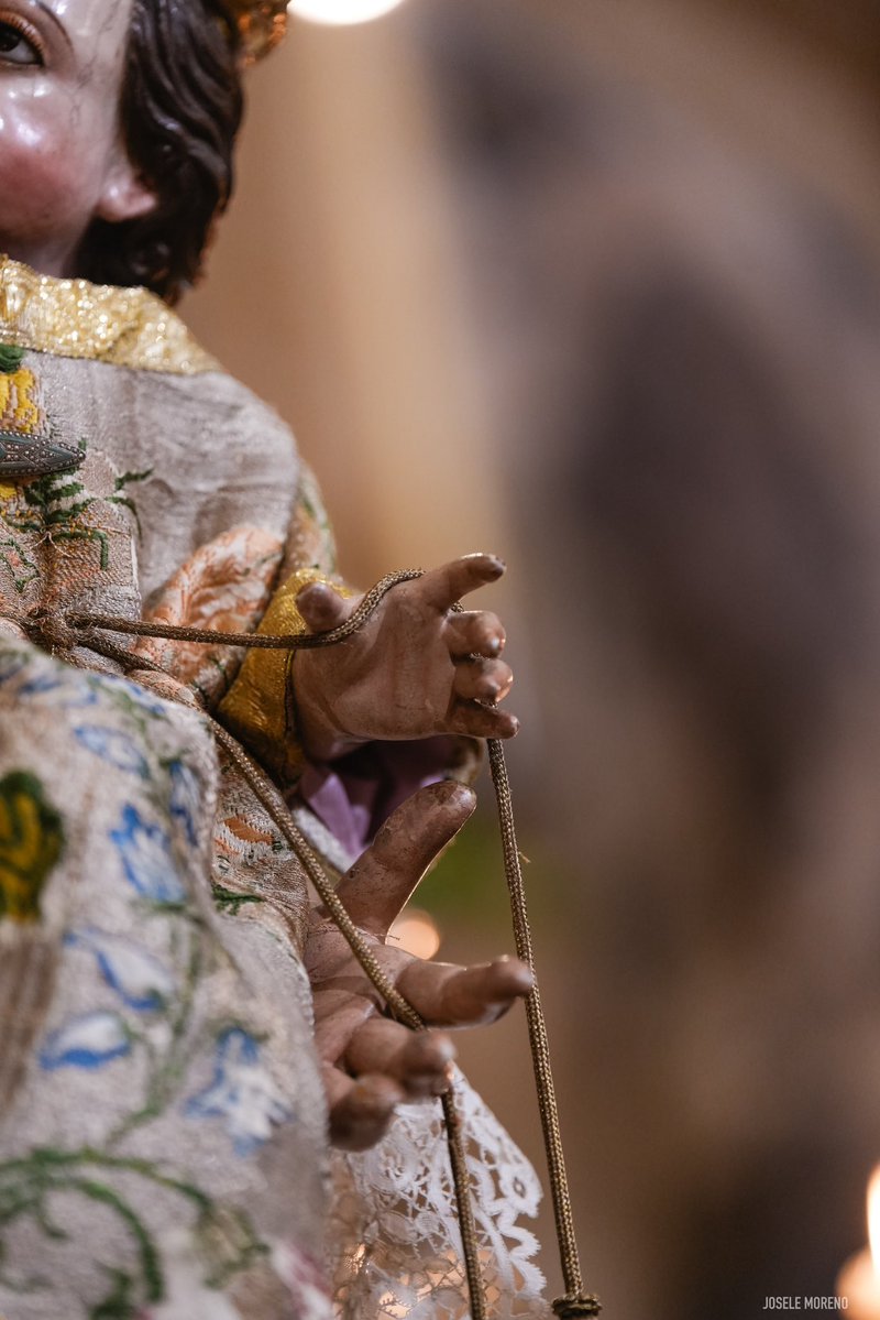 🌿 Hoy comienza el #Adviento, un tiempo de espera, esperanza y preparación para la llegada de Cristo.
Que cada día nos acerque más a la luz que ilumina nuestro camino. 

🙏🏼Estad en vela, porque no sabéis qué día vendrá vuestro Señor.
Mt 24, 37-44