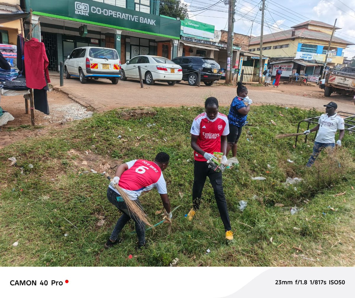 Yesterday, Arsenal Kenya Migori Branch undertook a clean-up and tree planting exercise in Rongo town.

#ARSKEN