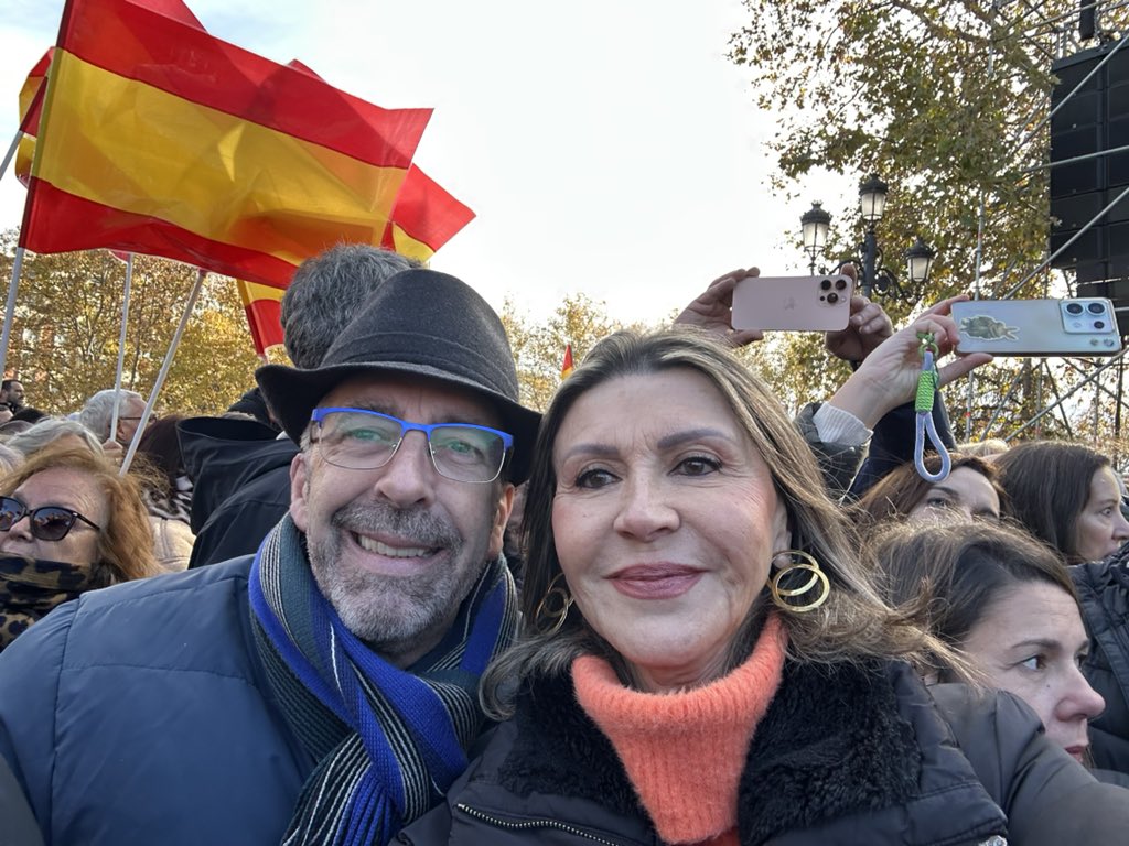 javiernoriegago's tweet photo. Defendiendo la #democracia
#Madrid #TemploDeDebod
#EleccionesYa #SánchezDimisión https://t.co/GDcYoJoYnu
