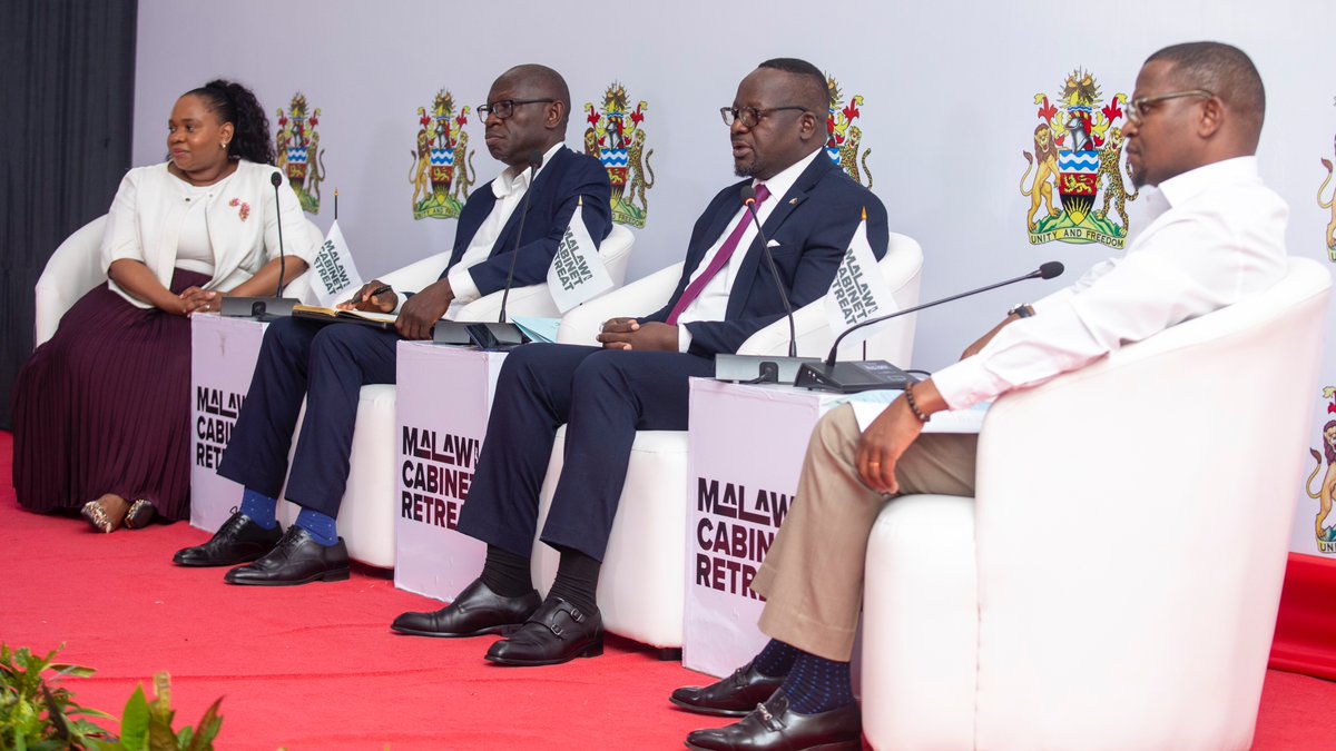 Digitalization is key to Malawi’s future. 📡

Today’s session called for bold steps to:

🔹 Build digital ID, payments &amp; data systems
🔹 Use AI to boost service delivery
🔹 Cut leakages via interoperable platforms
🔹 Coordinate reforms across all Ministries

#CabinetRetreat2025
