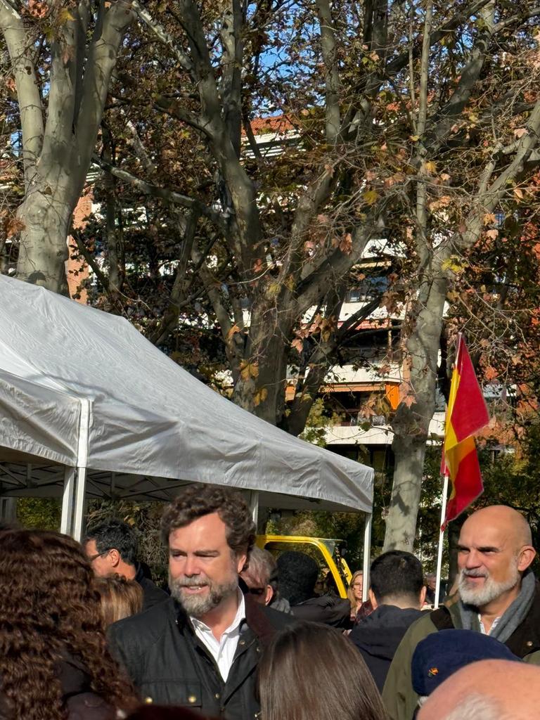 FonsiLoaiza's tweet image. Hoy, el ultraderechista Espinosa de los Monteros ha acudido a la manifestación del PP &quot;contra la mafia&quot;. Es bróker inmobiliario del capo de la construcción El Turronero, condenado por intento de estafa a la Seguridad Social, corrupción y evasión de impuestos. Te tienes que reír.