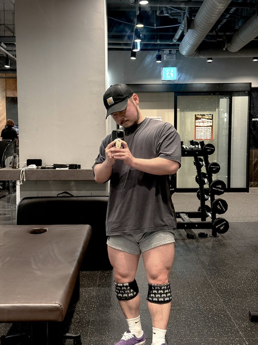 bbangmo2's tweet image. Fucking legday