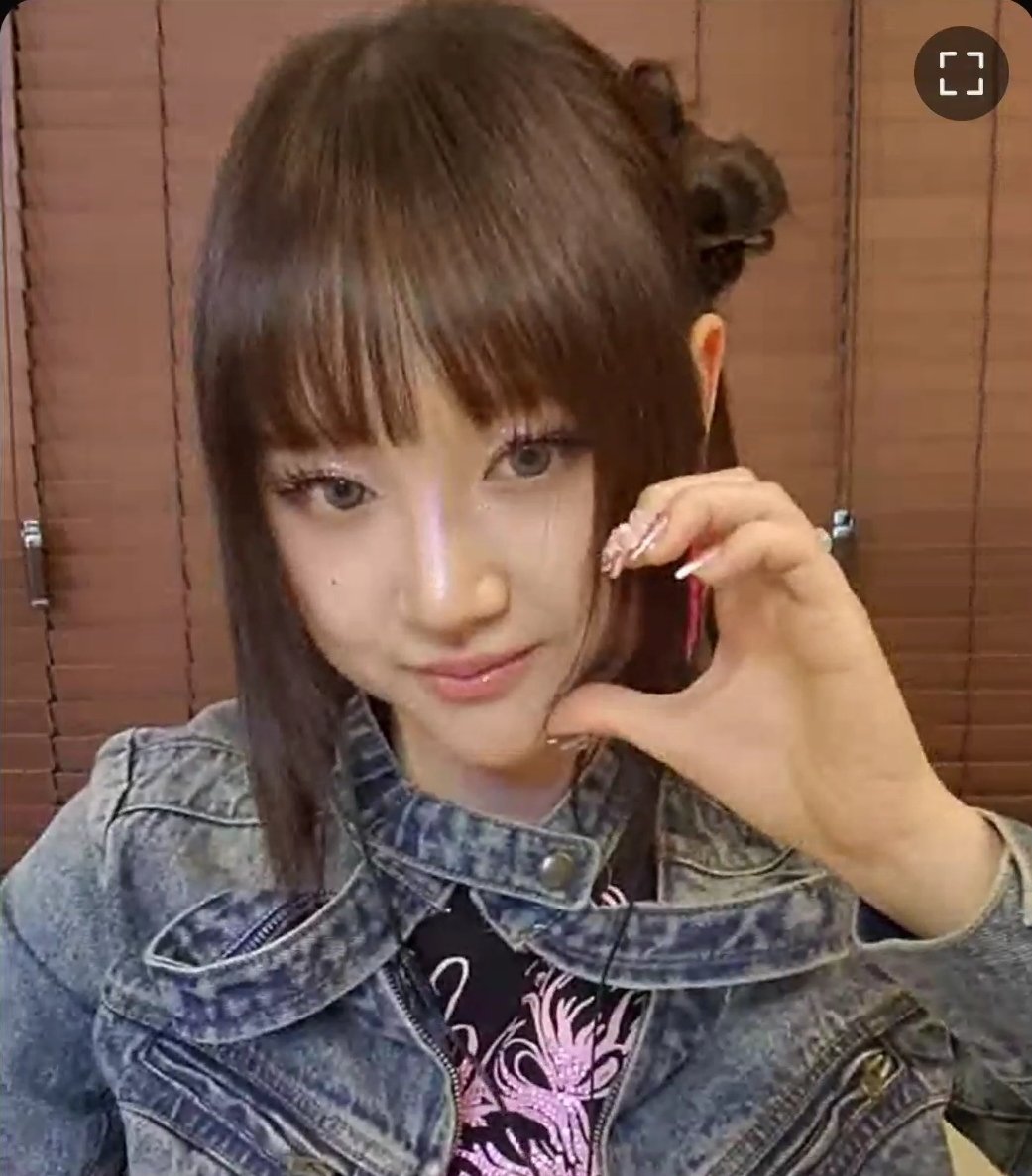 lilstyfe's tweet image. 20251130 musicart

They all look great today at the video call event 
easy to talk to 
Jiyoon's pose is so cute 

#VVUP #비비업 #SuperModel #VVON
#킴 #팬 #수연 #지윤
#Kim #Paan #Suyeon #Jiyoon