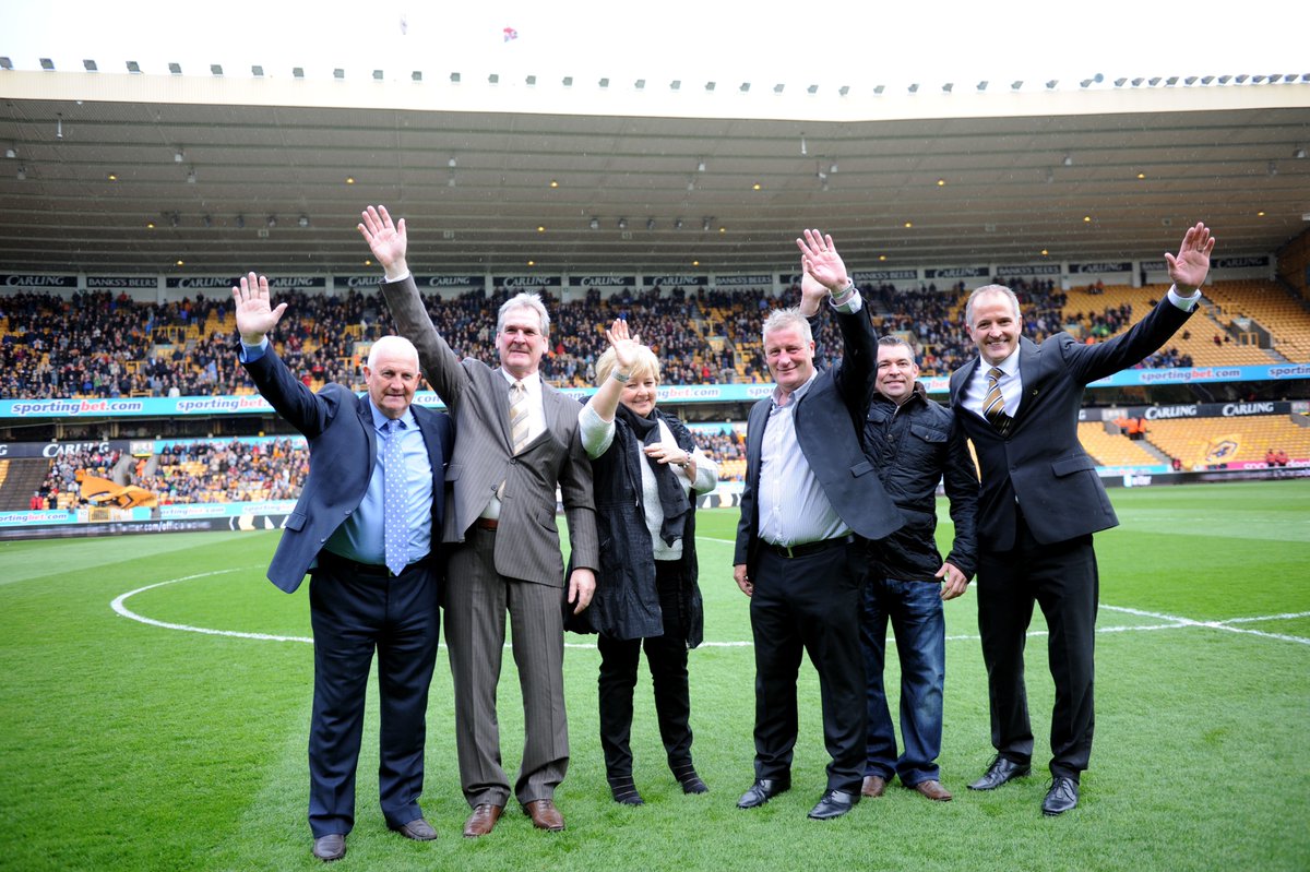 WolvesFPA's tweet image. Sending Lee and all of the Kendall family our sincere condolences following the sad loss of his Mum, Gaynor.

Back in 2013, to mark the 25th anniversary of the Sherpa Van Trophy Final, Gaynor returned to Molineux to represent former keeper Mark, who passed away in 2008. 💛