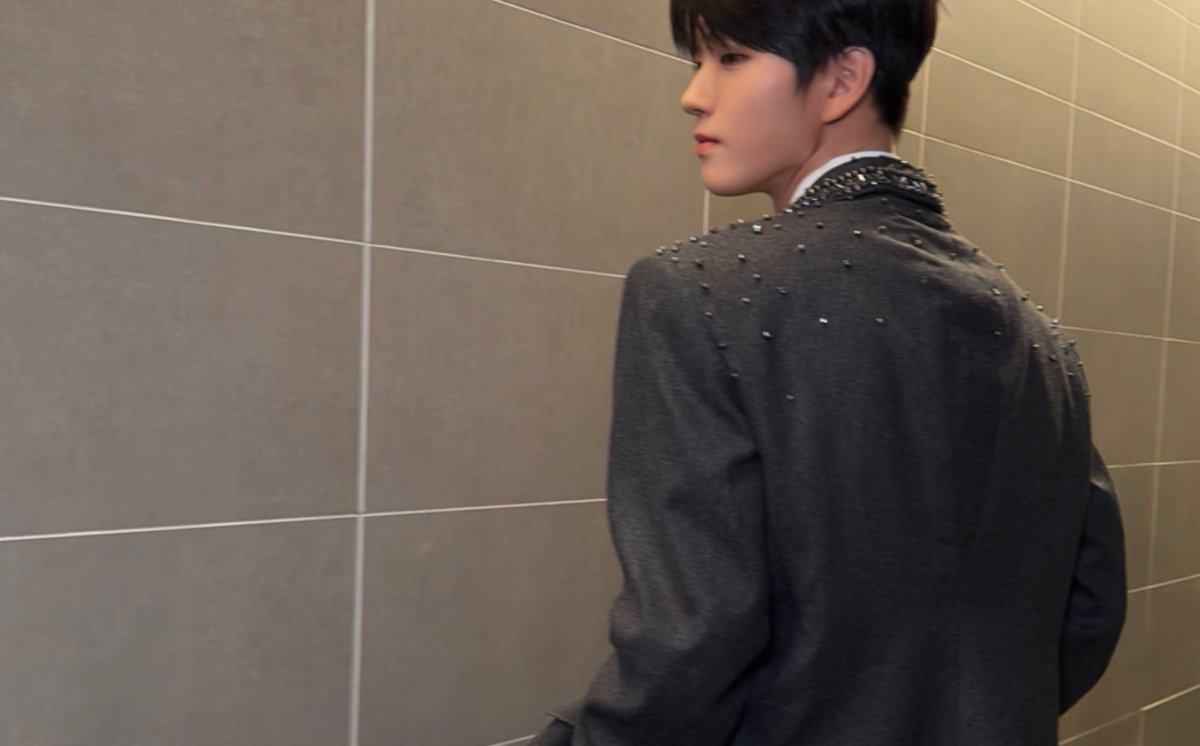 songbirdmp4's tweet image. i will gladly fight those three twinks to steal you from them