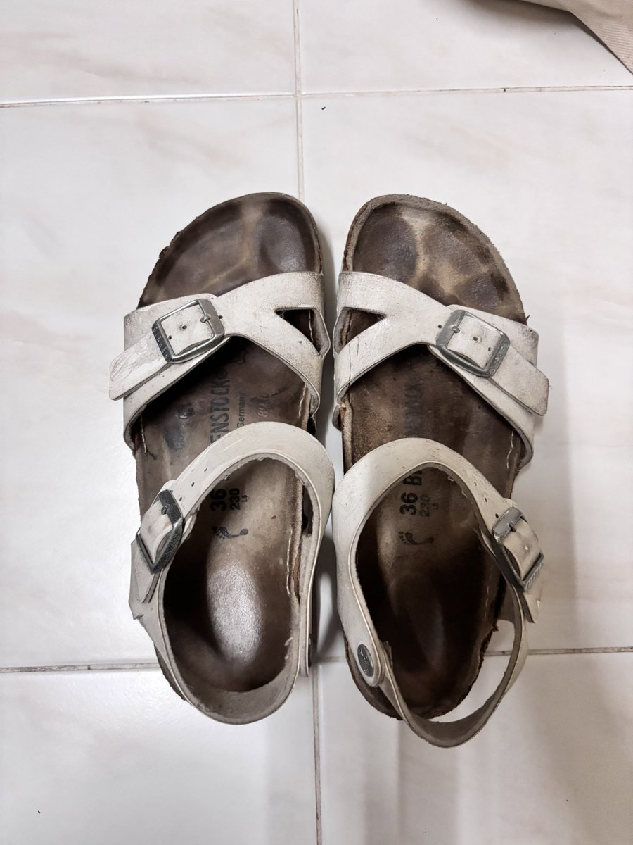 _kkiaxc12's tweet photo. ส่งต่อ Birkenstocks  Rio ของแท้ size 36 ค่ะ สภาพมอมแมมนิดนึงนะคะ😿 ขอคนรับได้น้า

📍450 รวมส่งค่ะ (พร้อมโอนลดได้ค่ะ)
Dm ขอดูรูปเพิ่มเติมได้นะคะ
 #Birkenstockมือสอง #ส่งต่อรองเท้า #ส่งต่อรองเท้ามือสอง #ส่งต่อbirkenstock #Birkenstock https://t.co/RCGsOU7GHe