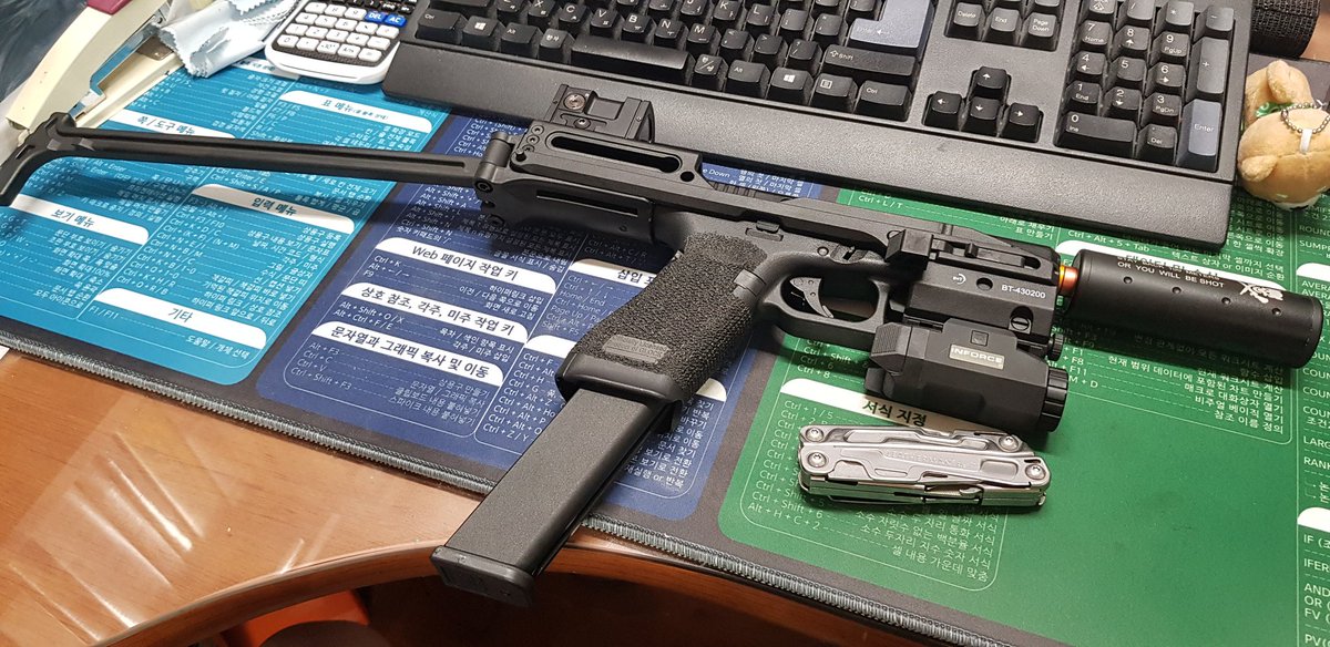 이거 홀스터처럼 담고 다닐 무전기파우치 적당한 거 없나.....