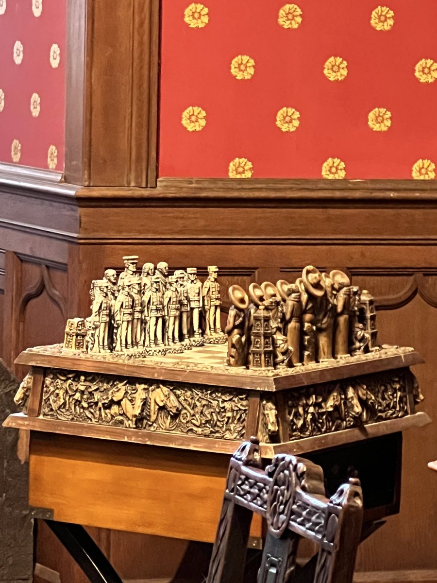 事情があって急遽帰省してからもう1ヶ月経っていました。帰省中に見かけたラインシュタイン城のチェス。次は練馬にあるハリポタのチェスを見に行きたい！