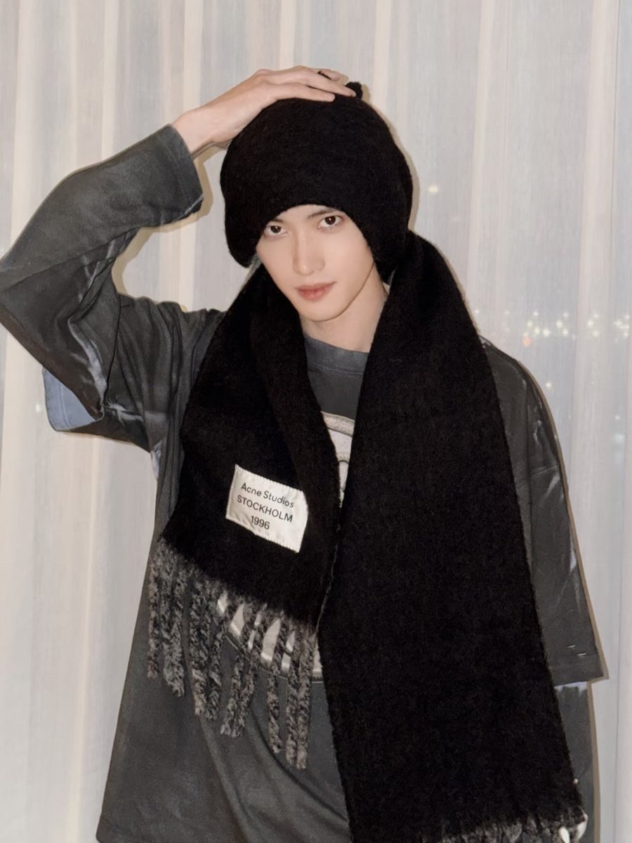 spicyyy_sugar's tweet image. อยู่ก็คิดไปถึงว่าถ้าพิอันรับบทแบบพระเก๊ในดรุณ ถึงไม่มีผมแต่ก็ยังดูดีนะ 
เพราะหน้าสวยขนาดนี้ 😘
แต่เจ้าตัวคงไม่ยอมอ่ะ ทุกวันนี้ยังกังวลใส่วิกเล่นพีเรียดกลัวหัวจะล้านอยู่เลยทั้งที่เปนคนผมเยอะมาก 😆😆
#เหยียนอัน #Yanan #闫桉