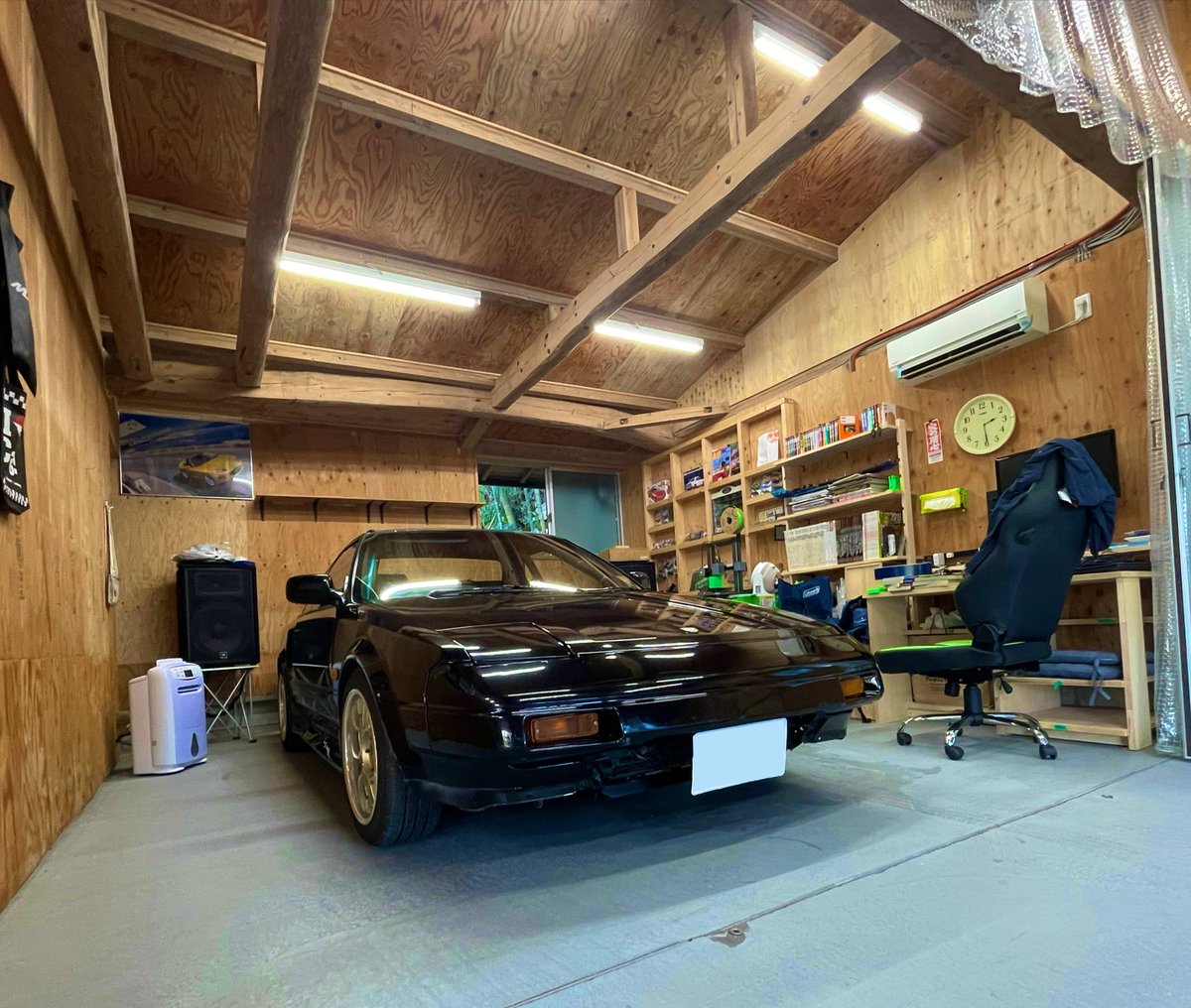 ガレージ大掃除&amp;引越し
MR2入れてみた。雰囲気良いぞ.....