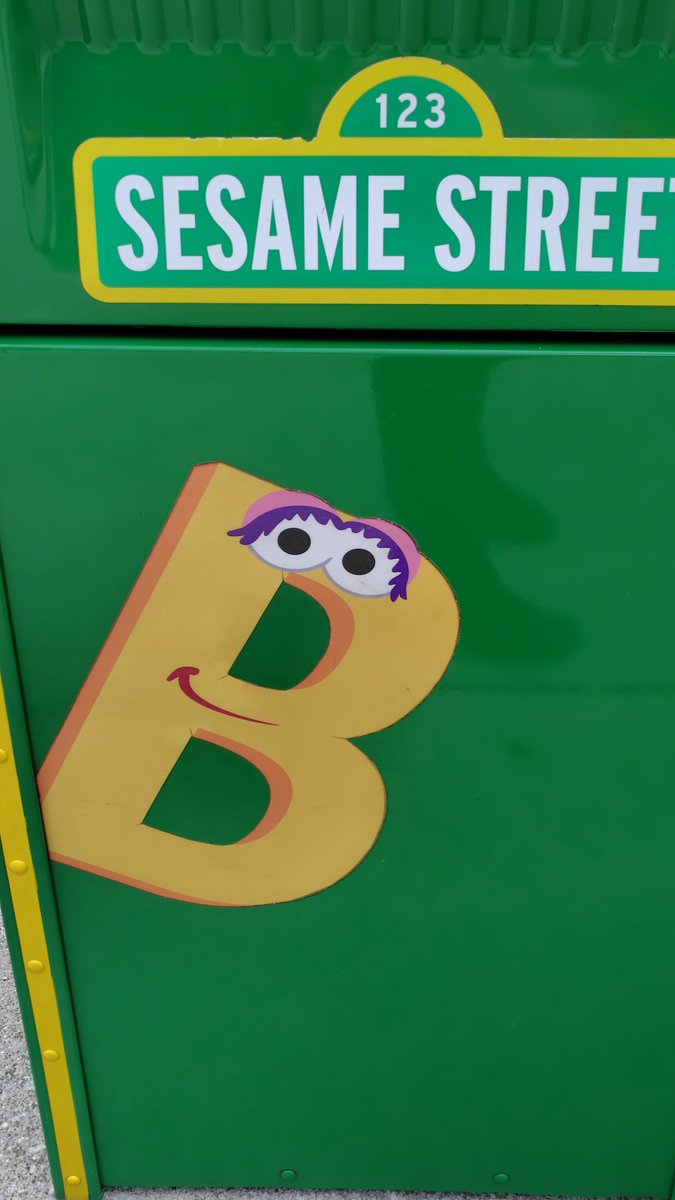 WAPIKOGYOPIIN's tweet image. ワンダーは護美箱🗑️も可愛くて護美を入れるの忍びないのです🚮💦
「しのびねぇな。かまわんよ」のトータルテンボスさんのフレーズがよぎります😂