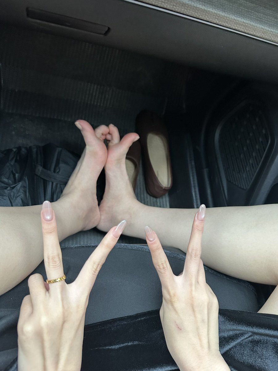 夹住✌️
#调教 #4i #四爱女s #反差 #女大学生  #辣妹穿搭 #dom #sub #bbc #Dick #qos #sizequeen #blacked #小狗日记 #脚底 #足 #脚底挑战 #调教