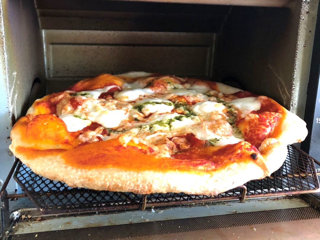 bcbgo's tweet image. 安くて大きいピザ！トースターに入らぬ！