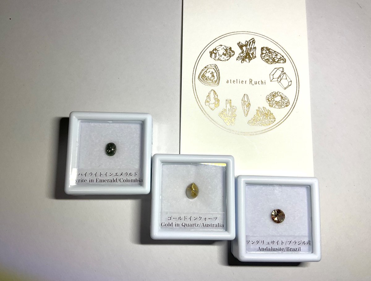 yukimaru_397's tweet photo. atelier Ruchi(@atelierRuchi)さんの個展in神戸へ行ってまいりました。木製の古い回転扉を押して中へ入るとレトロで雰囲気満点の会場で、陽光とライティングの両方で石をゆっくり見ることができ最高でした。またぜひよろしくお願いいたします https://t.co/SzRWOwwH1t