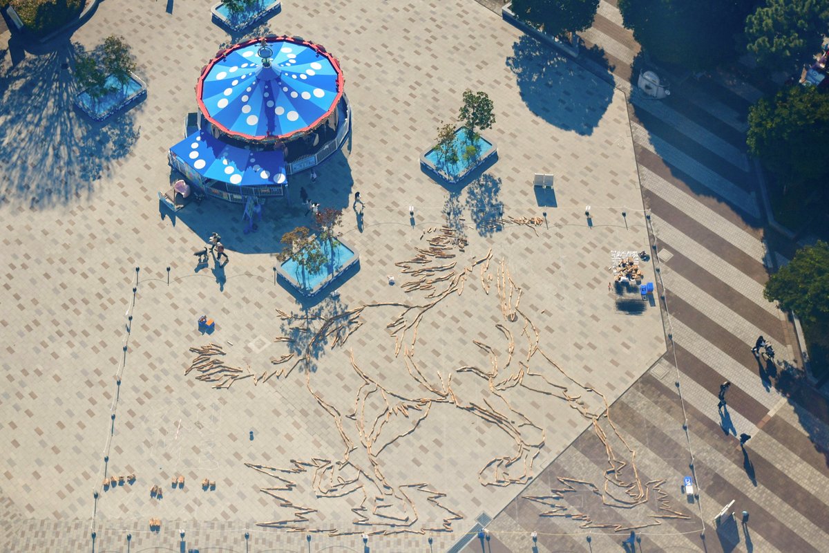 日増しに寒さが加わってまいりましたね。 園内の大観覧車前では、2026