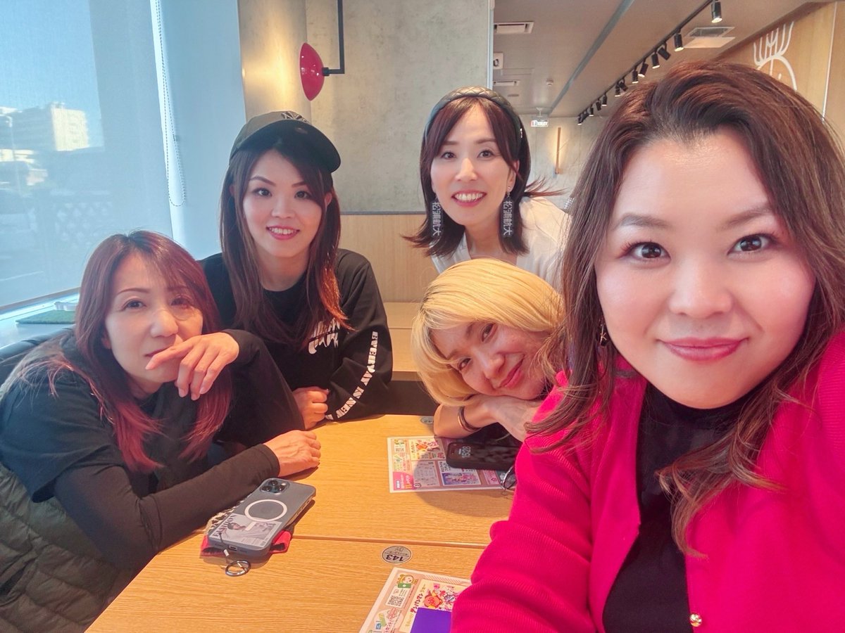 楽しすぎた♡
盛り上がりすごかったーー
キリンが滑れる？お家で記念撮影🤣
#GOGOマイホーム
#松浦航大
#あきゅりん