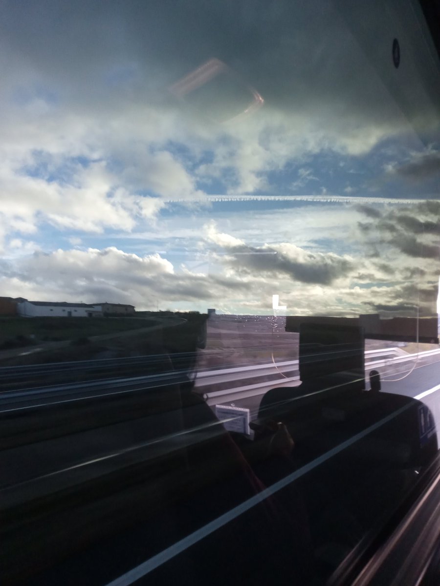 Lorenzo_Olivan's tweet photo. Vivir al vuelo el baile de lo vivo

#poemavisual https://t.co/6R4i4TCCsF
