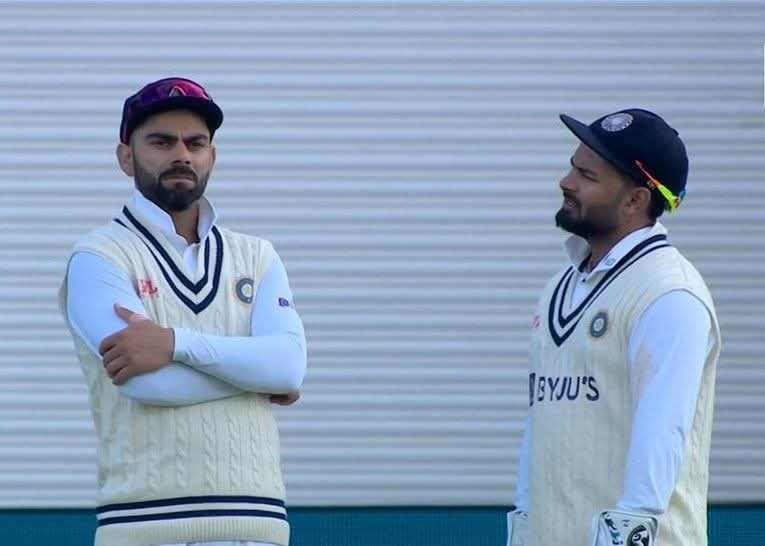 भैया वो Wait Wait Wait बोलती रह गई थी ,
फिर भी वो कलुआ रुकने का नाम नहीं ले रहा था..🔥😂😂😂