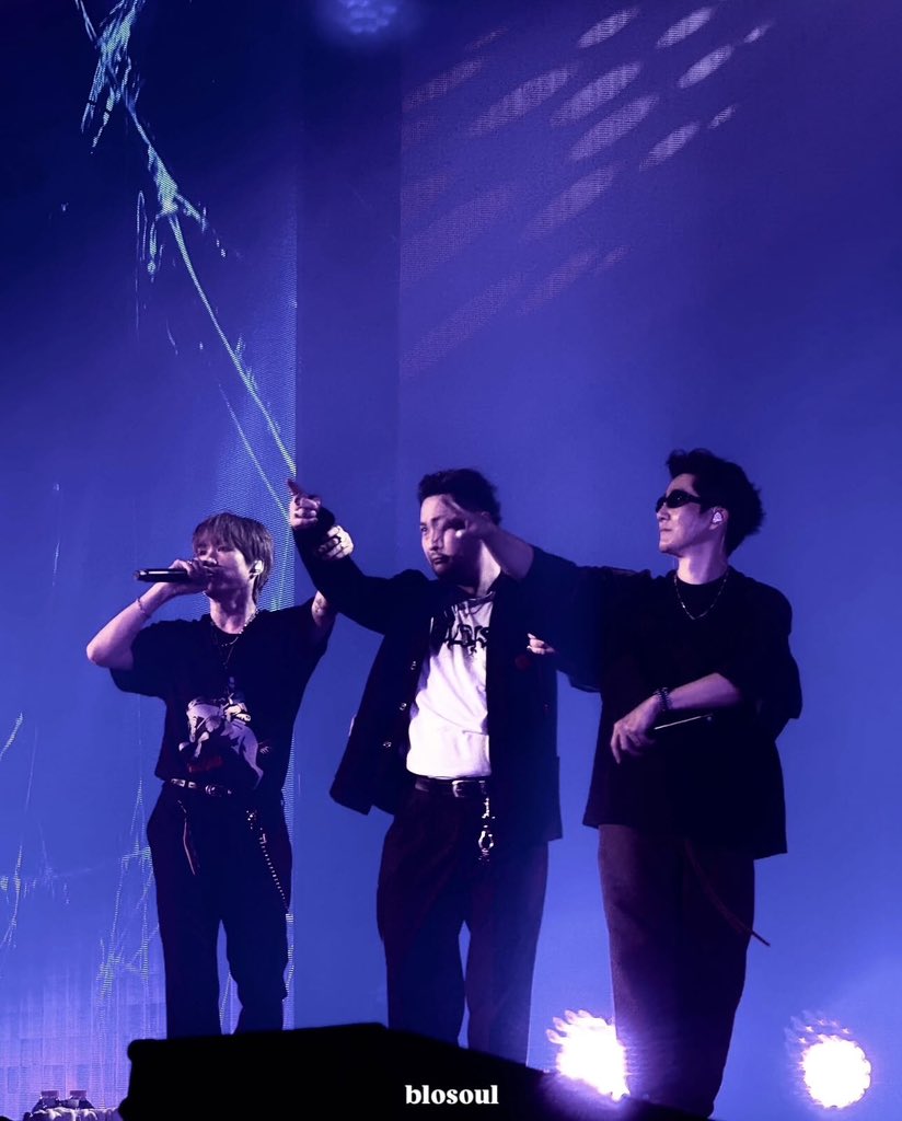 bIosouI's tweet image. “ 𝑴𝒚 𝒑𝒐𝒆𝒕𝒓𝒚 𝒘𝒂𝒔 𝒃𝒐𝒓𝒏 𝒇𝒓𝒐𝒎 𝒕𝒉𝒆 𝒃𝒍𝒐𝒐𝒅 ”