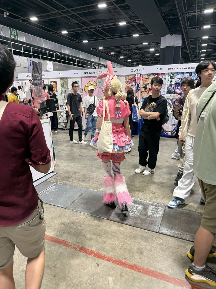 rocketpunchboy's tweet photo. Pippa spotted at #AFASG today! #Capippalist https://t.co/ubBQKRUS1q