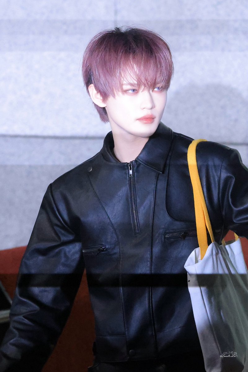 swagpeach_'s tweet image. ที่บอกให้มองข้ามหน้ากากตลกๆไป คือฮีตอนถอดหัวส้มออกแล้วหล่อมากจริงนะทุกคน ร่างทองเจ้าพี่เฉินเล่อคือไม่ธรรมดาจริงๆ เพียงแต่ฮียังศึกษาคู่มือการใช้ความหล่อไม่ครบถ้วนดีแค่นั้นเอง อันนี้ชุดเดียวกันเลย ฮีเกิดมาหล่อแบบจริงใจ หุ่นดีแบบจริงใจ ของแท้แน่นอน เซี่ยงไฮ้ส่งออก