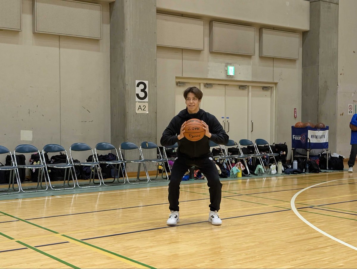 ibarakirobots's tweet photo. 🤝🏻M-HOPE 〜みんなの希望〜

━━━━━━
𝗠-𝗛𝗢𝗣𝗘 𝗗𝗔𝗬
━━━━━━
📍：松戸体育館
👤：#ロバート・フランクス #中村功平 #久岡幸太郎 #鶴巻啓太 、その他チームスタッフ

ドリームマッチ企画として、県内高校生へのバスケットボールクリニックを開催しています!!

｜#茨城ロボッツ｜#MHOPE｜ https://t.co/VO72h8qNq8