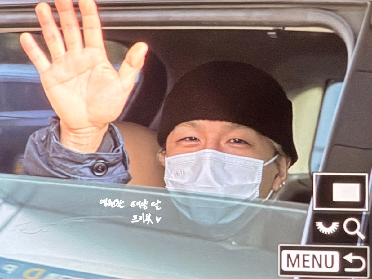 251130 태양 | 한국 입국🛬

태양 가득했던 영원 투어 즐겁게 마무리!
우리는 퀸터센스로 얼른 만나요☺️💗

#태양 #TAEYANG #동영배 <a href="/Realtaeyang/">TAEYANG</a>