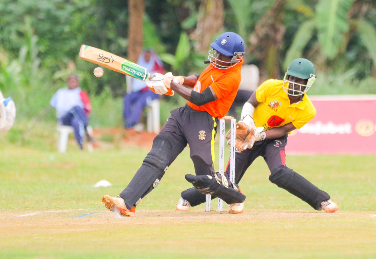 BatballO's tweet photo. Innings break | #BBXJinjaT10 

Leopards post 87/5 in 10 Over against Bulls 

Bulls need 88 runs from 60 deliveries to make it to the final.

Watch the second innings on https://t.co/XSoE6YVXCz in India, Action Sports in Nepal and https://t.co/28yehI9ztr globally. 

#Cricket4All https://t.co/dz8quRoCj7